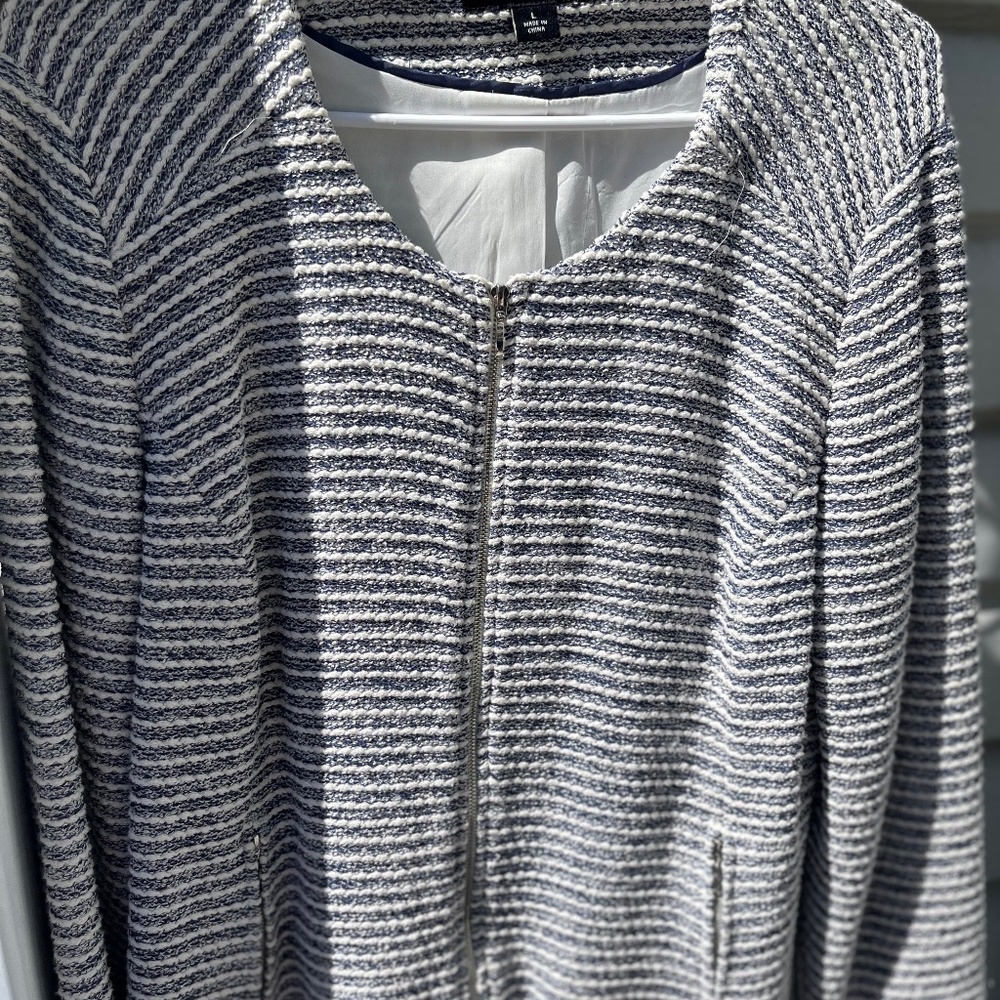 Adrienne Vittadini blue and white zipper blazer